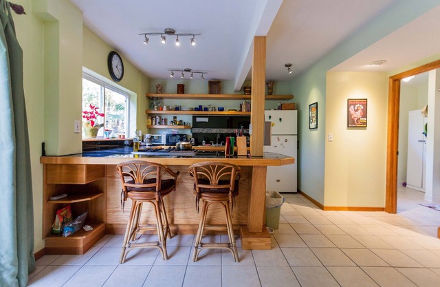 Kona Coast View Guest Apartment -long term renters welcome!