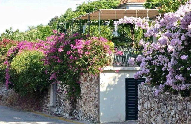 Konstantinas House, a touch of nature & sea