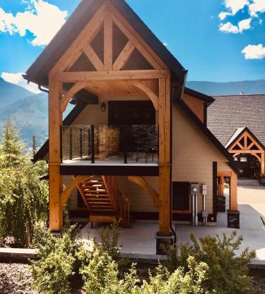 Kootenay Wild Guest Suites