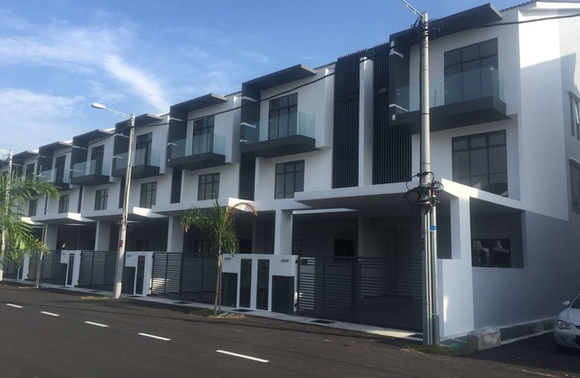 Kota Laksamana Comfortable Crowd by Step-In