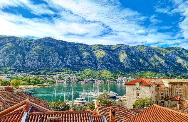 Kotor Bagus: Stylish Old Town Hideaway with Antique Vibes & Cute Seaview Terrace