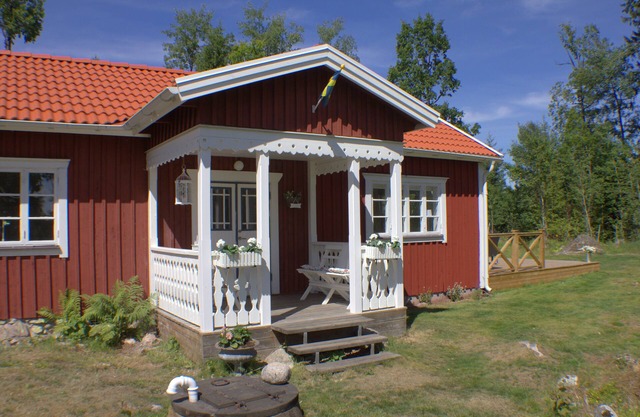 "Kramphult Sjöåkra", holiday idyll for families right on Lake Stråk with a jetty