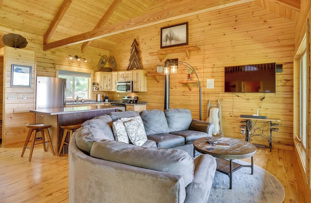 'Krueger' Cabin w/Views in Mindoro!