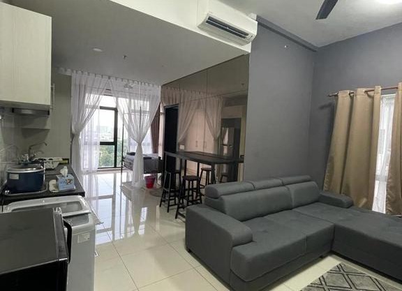 Kyra Homestay Centrus SOHO Cyberjaya *wifi and pool*