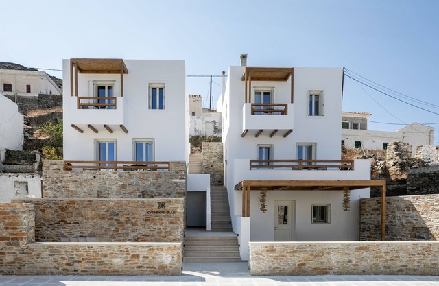Kythnos Blue - Suite 4 Luxurious, Sea Front