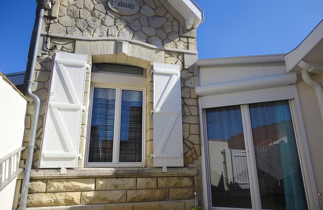 L'Abri Châtelaillonnais, sleeps 7, close to the beach and market.