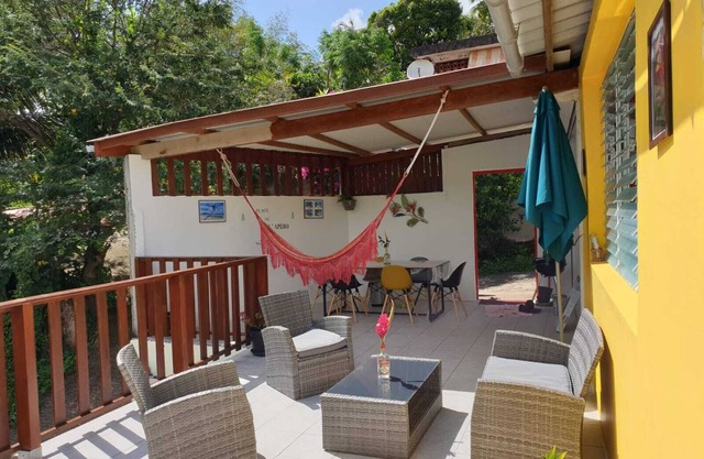 L'ALPINIA, house with garden, peaceful and quiet. beach, airport 15mn away