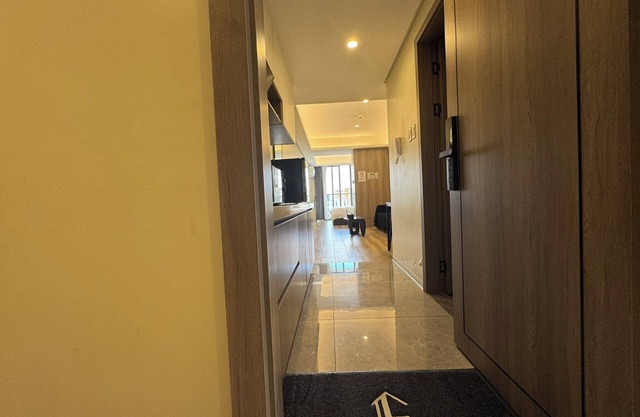 L.CONDOTEL – Stylish Stay Near MOA, Okada & Airport | Balcony + Fridge