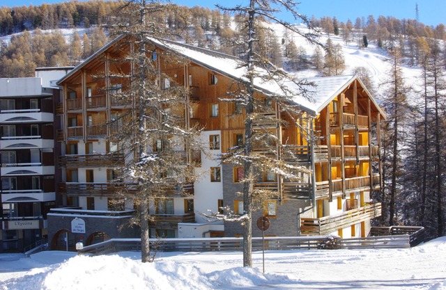 L' IDEAL at Ecrin des Neiges.