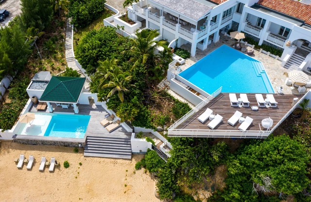 L'Oasis - Elegant Beachfront Villa