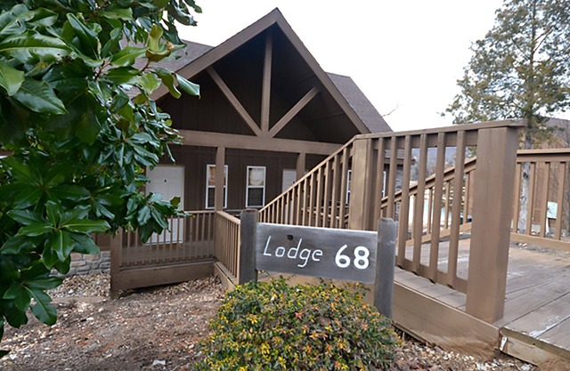L068A, 1-Br Lakefront Cabin, Spectacular View, SEE DESC. for SUMMER SPECIAL