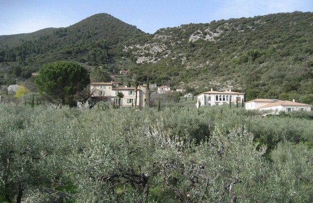 La Belle Etoile, a private room of 35 m² in an olive grove in Nyons