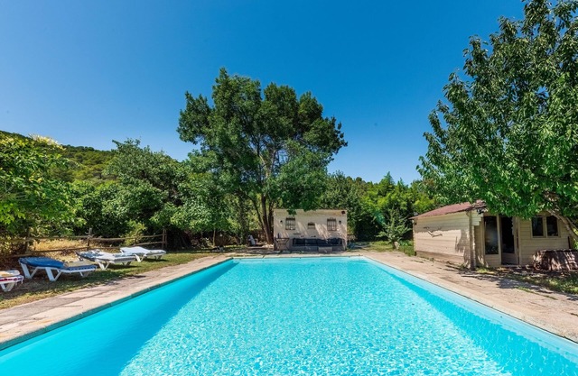 La Bouscarle - Jardin et Piscine Privée