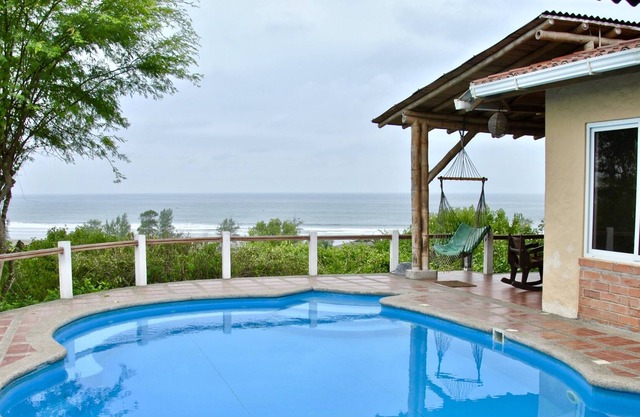 La Casa de Curia, Beautiful Ocean View House with pool, at best beach in Ecuador