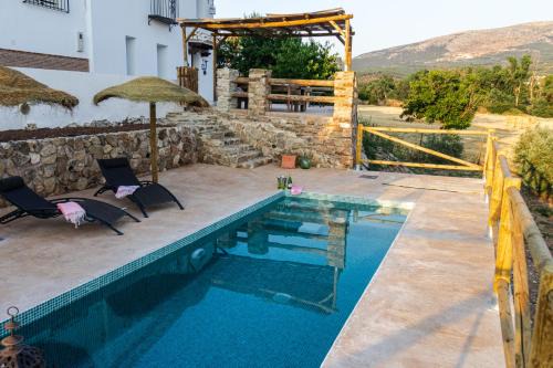 LA CASA DE LA HUERTA Stylish family cottage in Malaga countryside