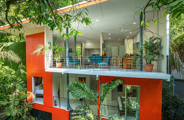 La Casa Roja - Pool, Walk to Beach & Restaurants