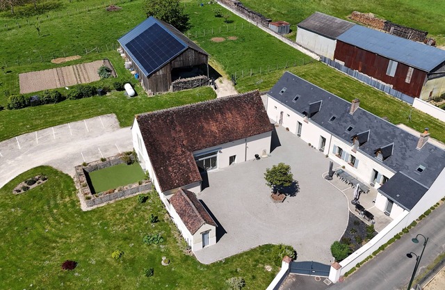 LA CHAMBRISIENNE: Country houses with year-round heated pool.