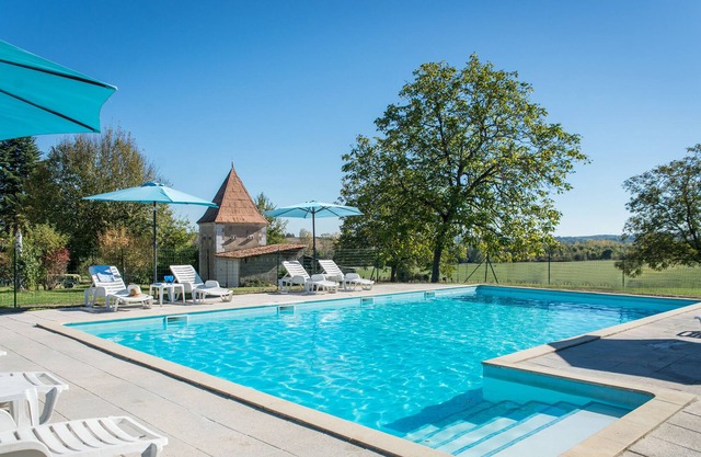 La Chouette - Is a lovely one bedroom cottage with its own private garden.