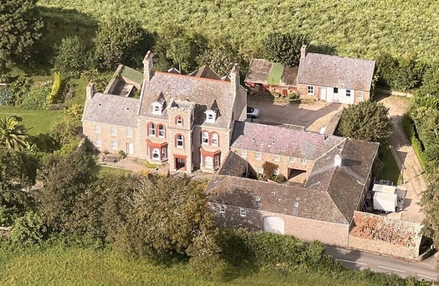 La Croix Guest House AA 4 gold star rated a beautiful grade 2 listed farmhouse