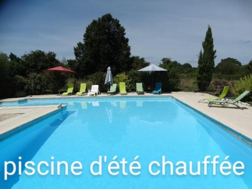 La Galerie gîte climatisé 4 chambres 8 personnes 2 salles d'eau WIFI parking piscine chauffée animaux acceptés Gîte en pleine nature