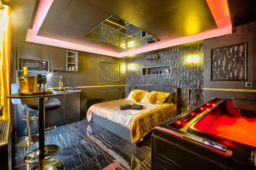 LA GOLDEN ROOM - Suite de Luxe avec Jacuzzi