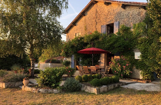 La Grange, beautiful barn conversion with private swimming pool in rural setting