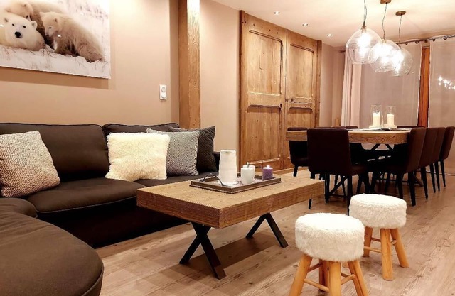 "LA GRANGE DE PHILO": Magnificent 5 star rental 8/10 people, SAUNA, WI-FI