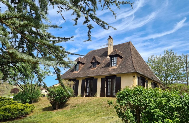 La Guinoline - Spacious, traditional Périgordine house with large garden