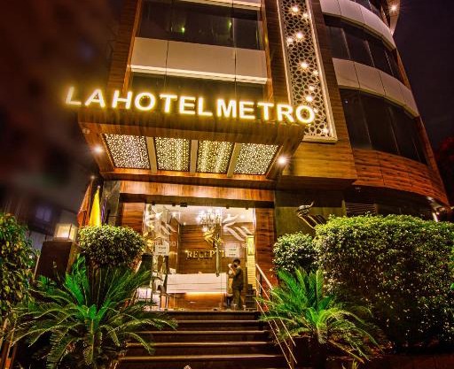 La Hotel Metro near BKC