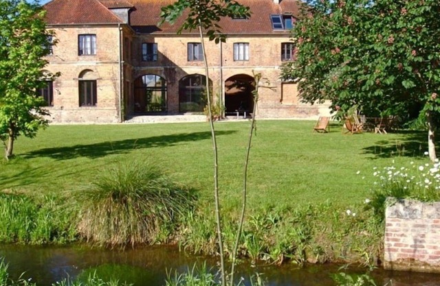 La Huilerie, a haven of lakeside greenery