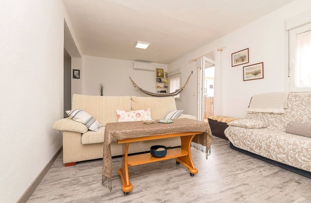 LA ISLEÑA - Cozy Apartment 500 Meters from San Fernando with Free WiFi