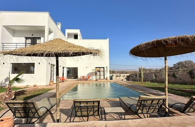 La Maison Blanche Kaouki 10 min beach/beach fiber/wifi 4 suites Beldi&Chic