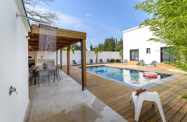 La maison Blanche ⭐ - Private swimming pool - Playground - Pool House - BBQ - Air conditioning