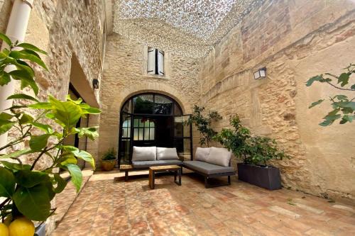 La Maison de la Place - Charming house with swimming pool & exposed stone