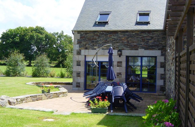 La maison du sabotier, 8 people, 4 km sea, 1 km downtown