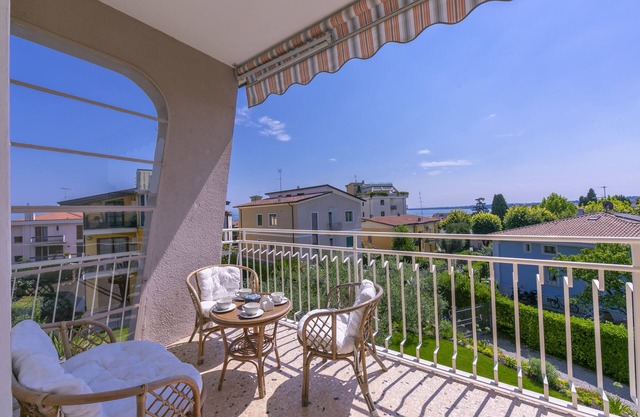La Maison Fleurie Appartamento Giglio, Desenzano Del Garda, Italy