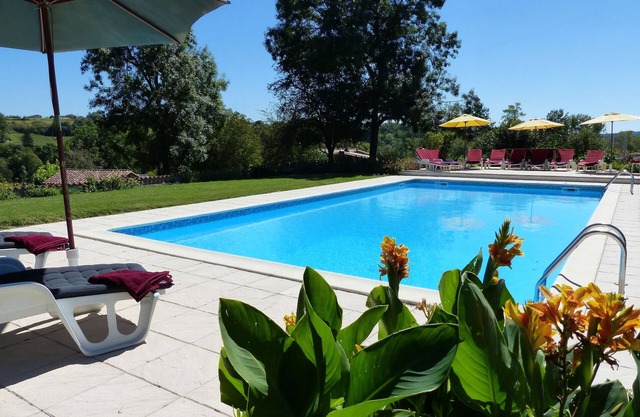La Maison & La Chaumiere: Private Heated Pool, Spa, Sauna & Pizza OvennSleeps 15