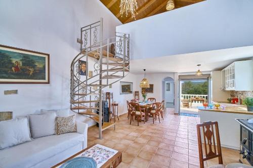 La Maison to Chani