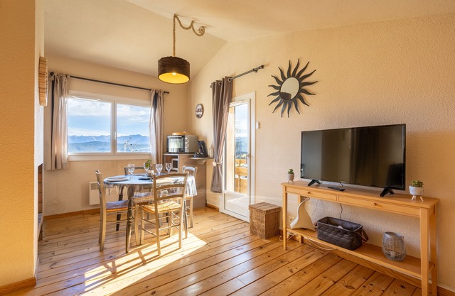 La Minoterie - Two Bedroom Apartment, Sleeps 4