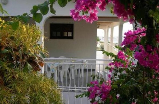 "La Maison Fleurie" A GREAT PLACE FOR CONVIVIALITY.CLim, WIFI' SEA VIEW