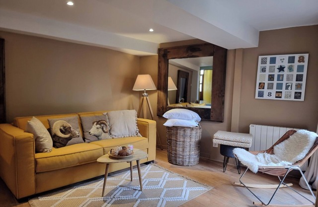 La P’tite Toile du Clocher|Terrace | City Centre | 2 Guests