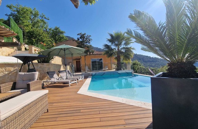 La patchoulie Beautiful family villa with sea view, swimming pool and jacuzzi