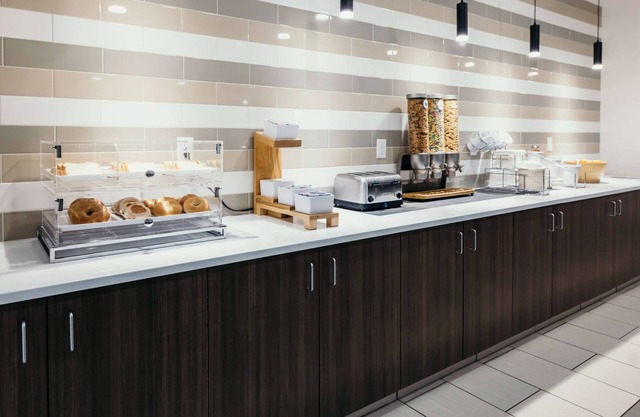 La Quinta Inn & Suites by Wyndham Ankeny IA - Des Moines IA