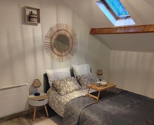 La RIVIERA maison avec rivière et jardin 35Mins de PARIS RER C à 600m pour Tour Eiffel ORLY airport 25km Restaurants et supermarchés proches