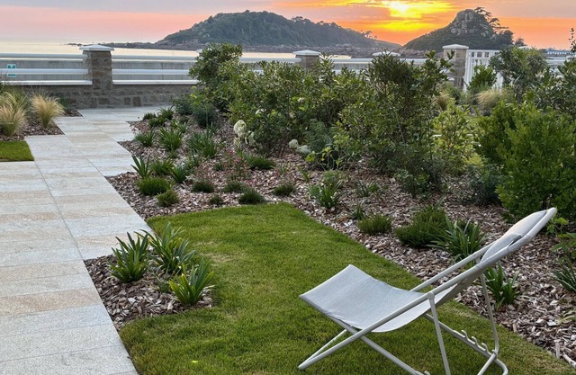 LA ROCHE MIGNONNE T3 · T3 Beach access and indoor