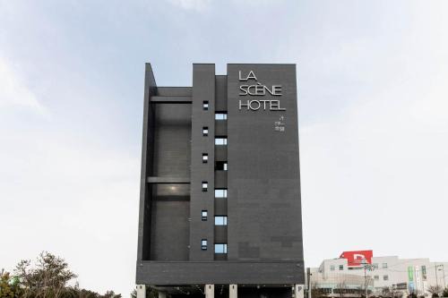 La Scene Hotel
