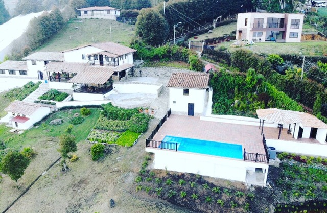 La sucursal del cielo only 20 minutes from downtown medellin.