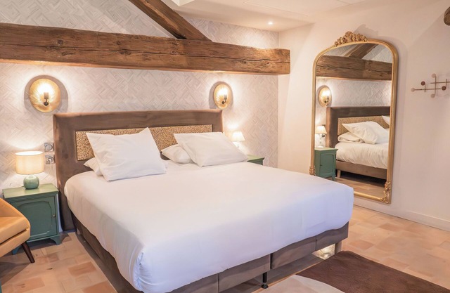 La Tour, Gîte Haut de Gamme aux Charpentes Apparentes, Avec Piscine et Sauna