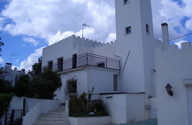 La Tour Prends Garde: Large character property with guest house and swimming pool