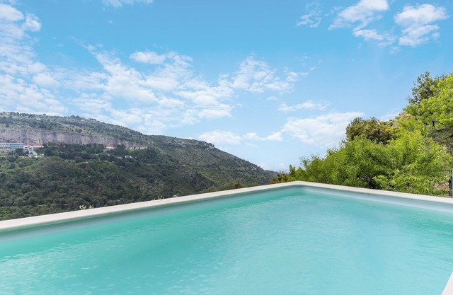 La Turbie - Splendide maison vue mer avec piscine